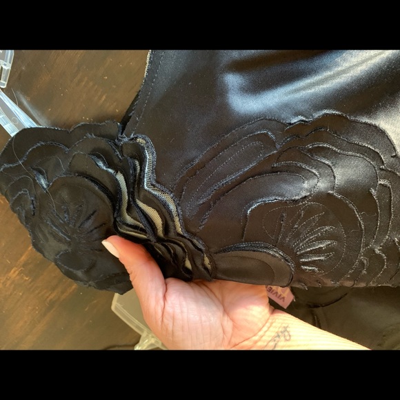 Black evening dress - Picture 4 of 9